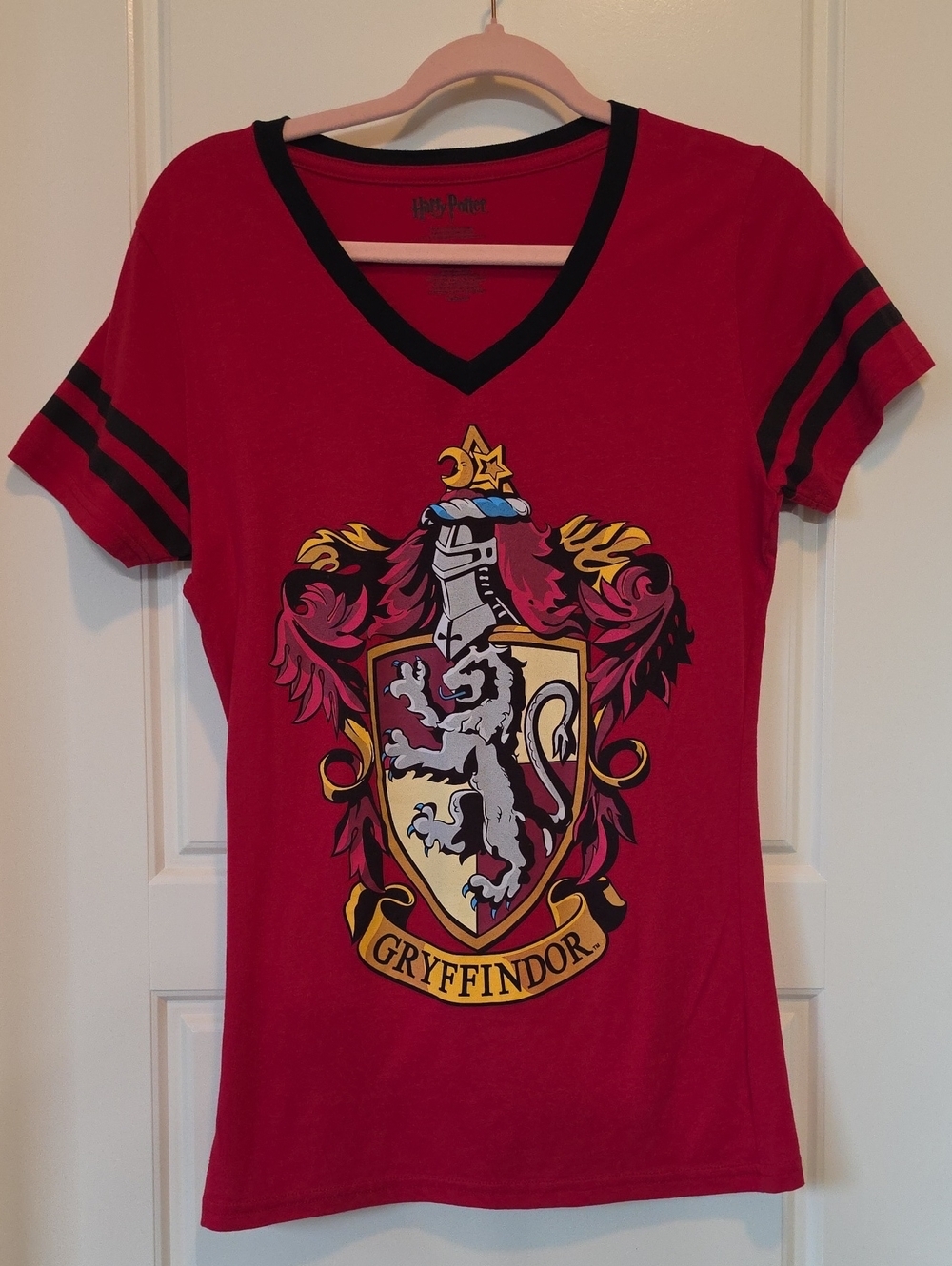 Harry Potter Red Gryffindor Crest V-Neck Ladies' Tee - XL (Jrs)